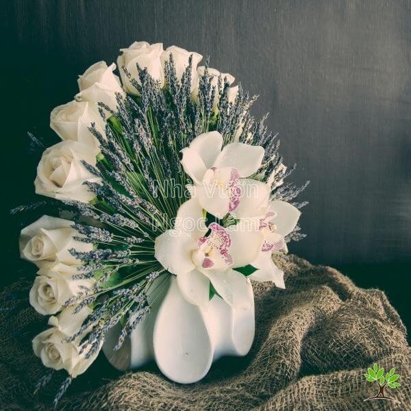 Preparation area with a bouquet of roses, shears, and a clean vase